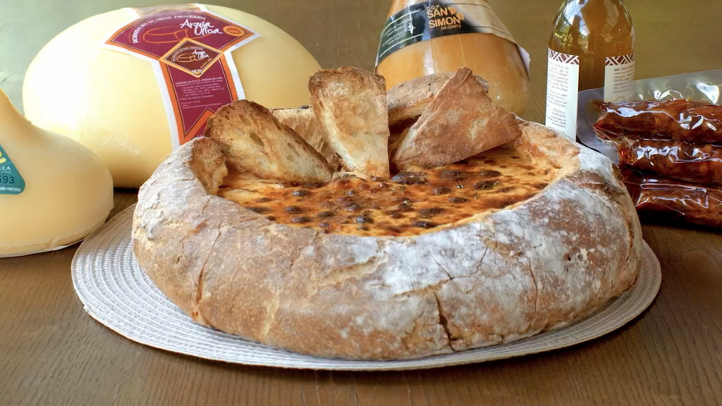 Fondue de Queso DOP San Simón de la Costa, DOP Queso tetilla y DOP Arzúa-Ulloa con IXP Pan Gallego 